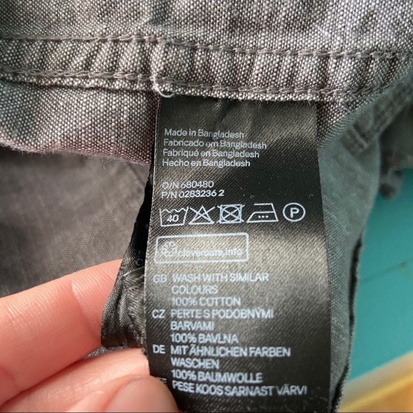 💥5/$25 Men’s Divided  button up top - Picture 5 of 6